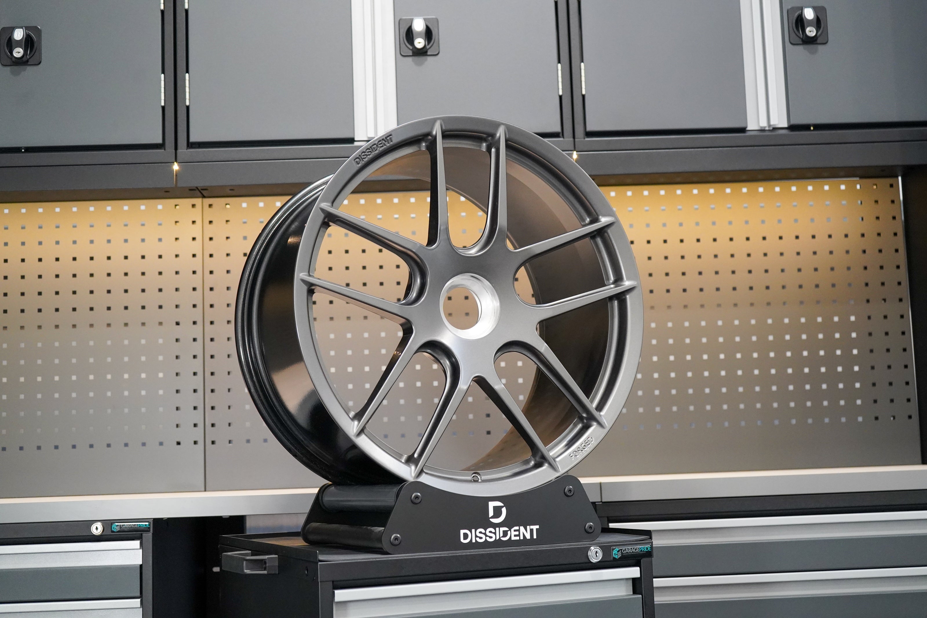 Porsche 992 DD2 Wheels Dissident Automotive Center Lock